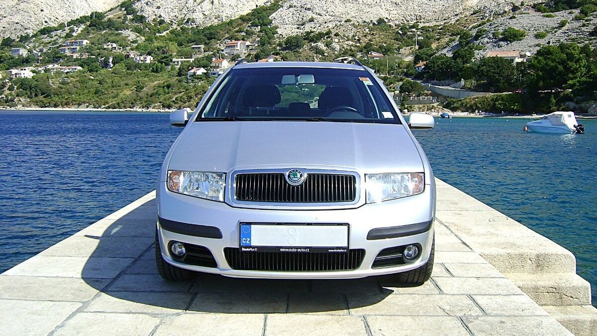 Jedničková Fabia Combi s raritním motorem v původním a skvělém stavu je skoro jednorožec. I tak je ale nějak moc drahá